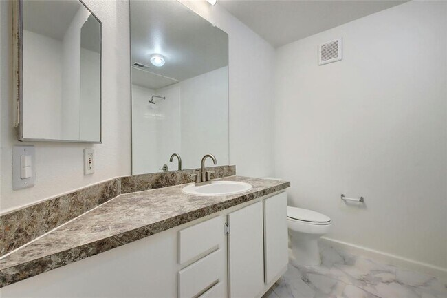 Building Photo - 2320 Gracy Farms Ln