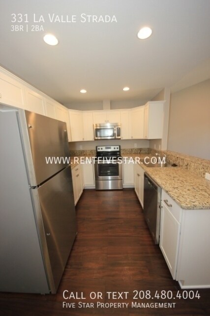 Building Photo - 331 La Valle Strada