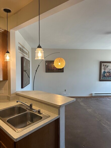 Building Photo - 755 Cherokee Path