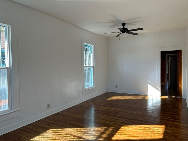 Building Photo - $500 OFF FIRST MONTH'S RENT IF MOVED IN BY...