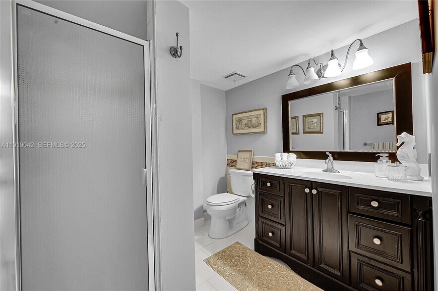 Building Photo - 3200 Port Royale Dr N