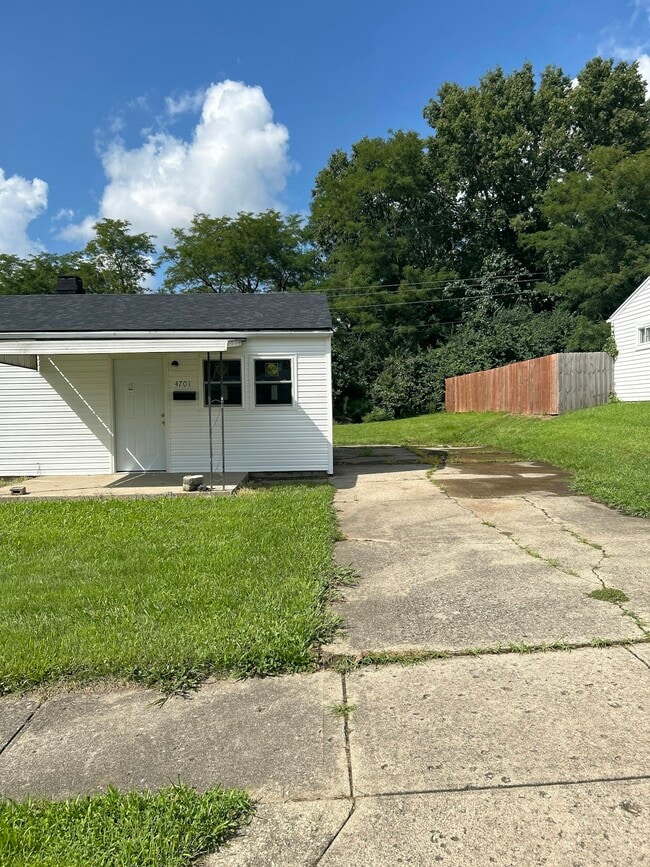 Building Photo - 4701 Vanguard Ave