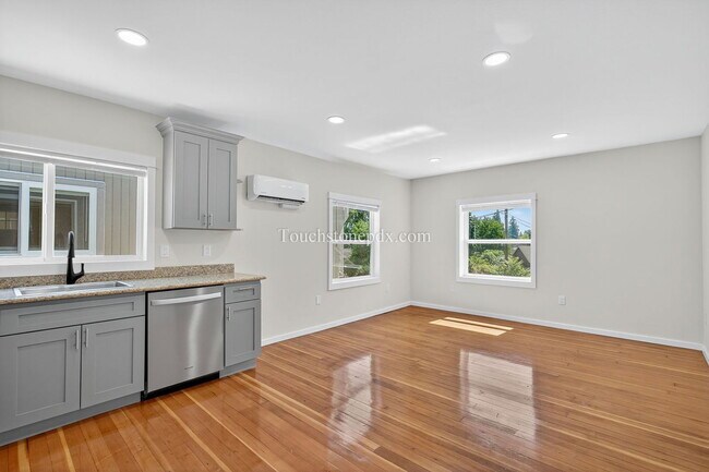 Building Photo - 4938 SE Foster Rd