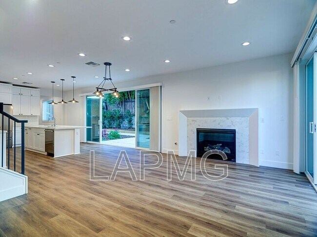 Building Photo - 5600 W 78th