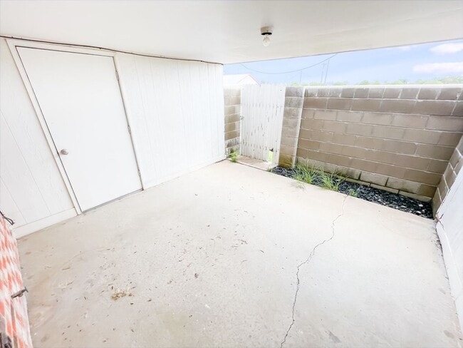 Building Photo - Spacious 2 Bedroom Apartment Available in Hobbs