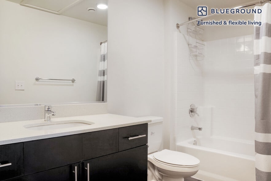 Building Photo - 15511 NE 22 Pl