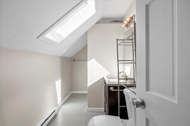 Building Photo - 15 Clearview Ave