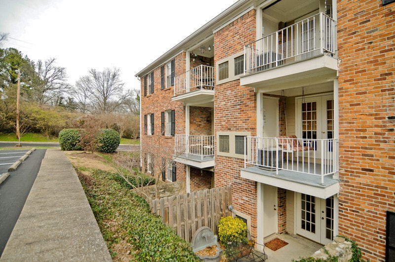 Building Photo - 5025 Hillsboro Pike