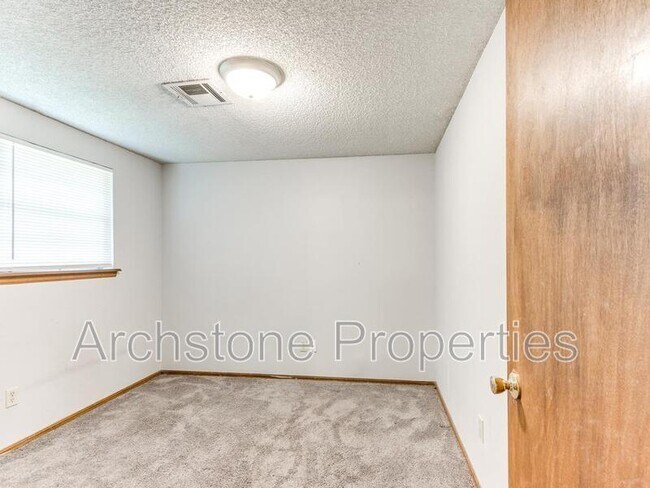 Building Photo - 2524 Boxwood Ave