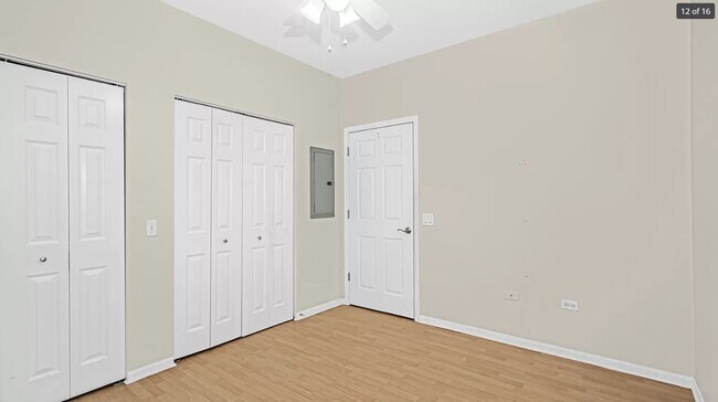 Building Photo - 948 W 15th Pl