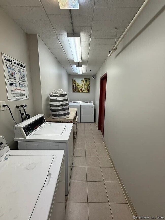 Building Photo - 330 Blake St