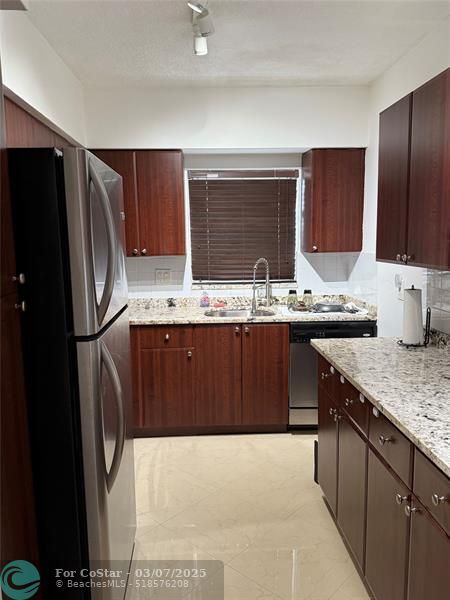 Building Photo - 2600 S Ocean Dr