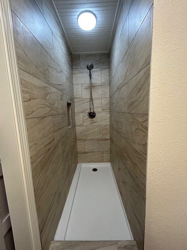 Building Photo - 3210 Valley Brook Dr