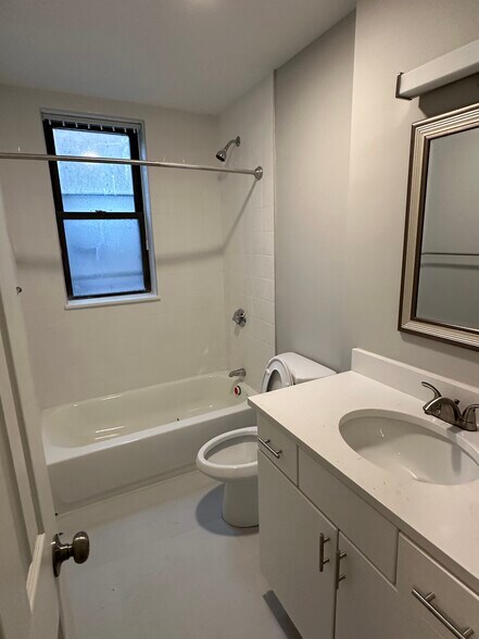 Building Photo - 74 Longwood Ave