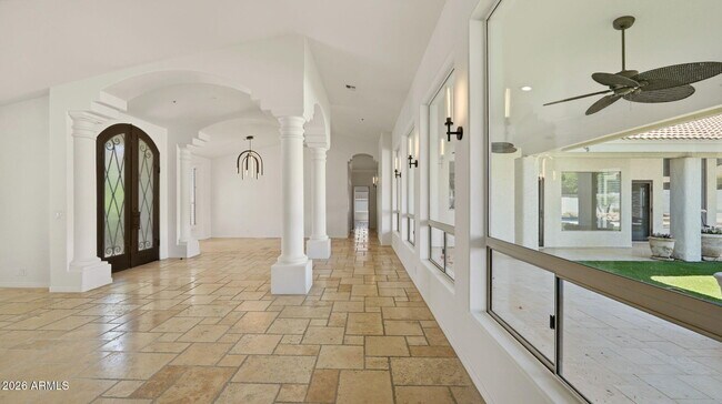 Building Photo - 8638 E Dahlia Dr