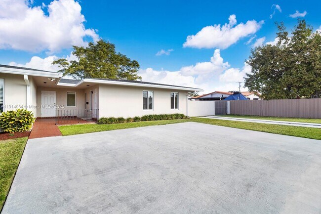 Building Photo - 7875 SW 12th St