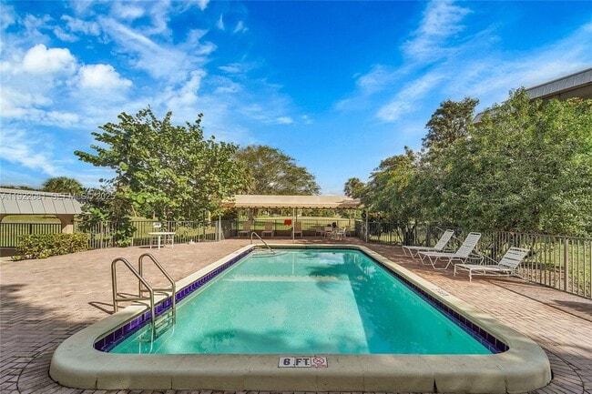 Building Photo - 6101 N Falls Cir Dr