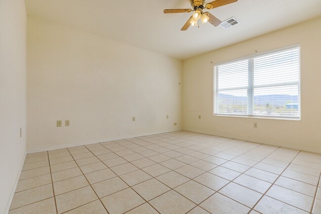 Building Photo - Home with Amazing Vews!