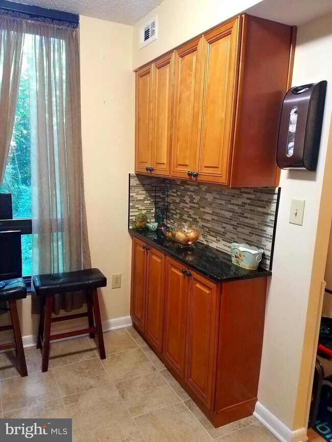 Building Photo - 1808 Old Meadow Rd