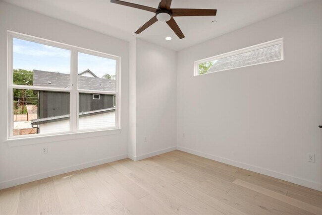 Building Photo - 5305 Ledesma Rd