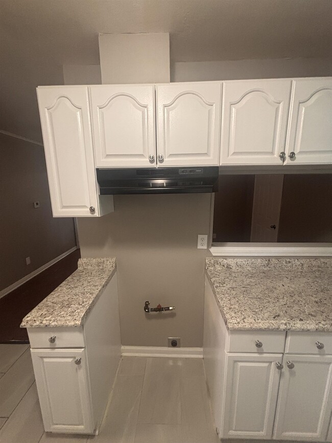 Building Photo - 4845 Ortie Dr