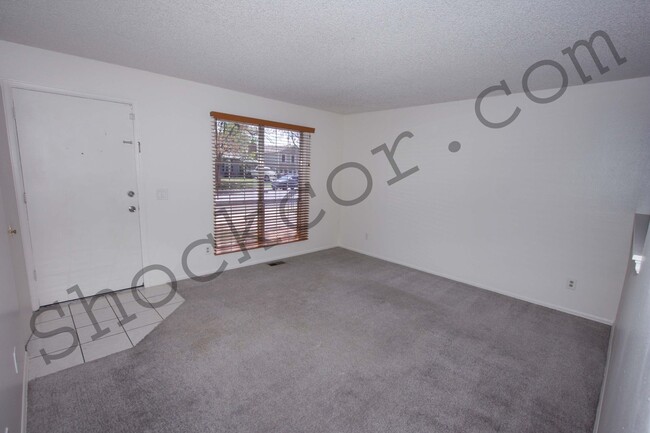 Building Photo - Single Family Aurora