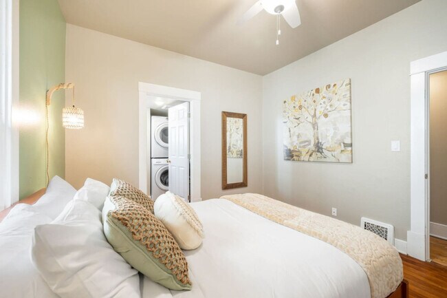 Building Photo - 720 NE 47th St