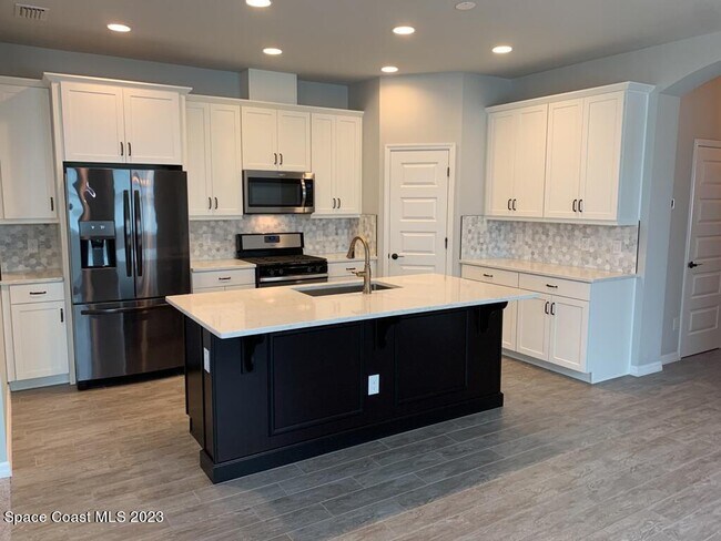 Building Photo - 2831 Casterton Dr
