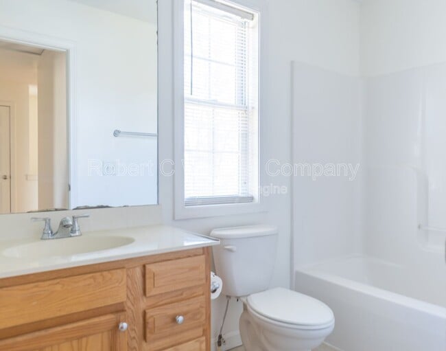 Building Photo - 10 Winthrop Dr