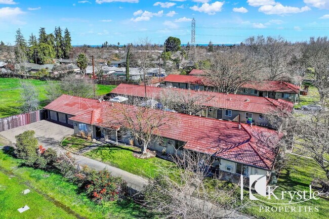 Building Photo - 2021 Red Robin Ln