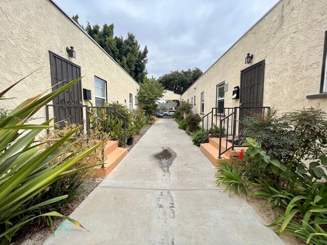Building Photo - BELLA APARTMENTS: Beautiful 1 Bed - 1 Bath
