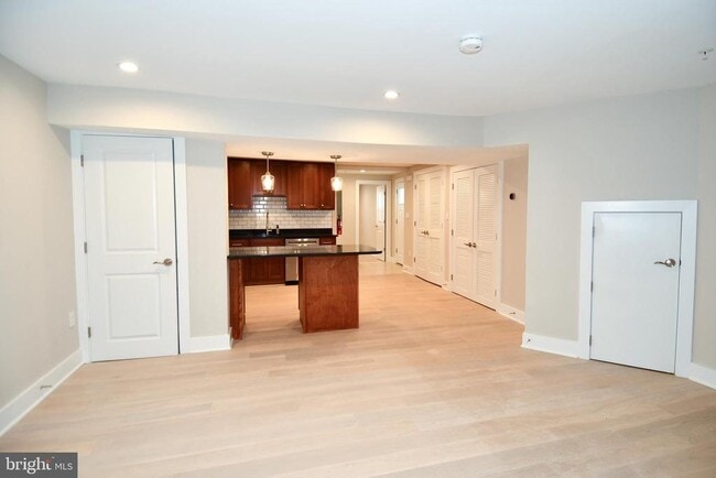 Building Photo - 901 Lawrence St NE