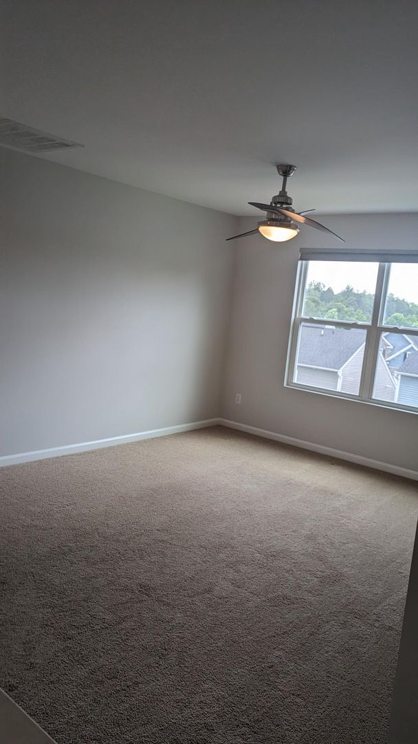 Building Photo - Welcome Home!!! Beautiful 3b 2.5b in Masse...