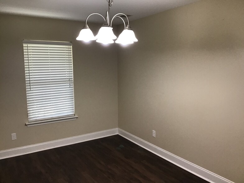 Building Photo - 130 Crossing Cir