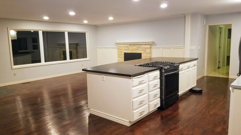 Building Photo - 5683 Putnam Rd