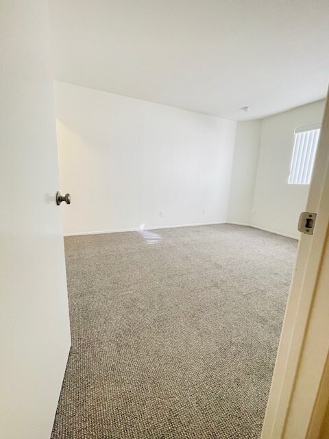 Building Photo - 112 S St Andrews Pl