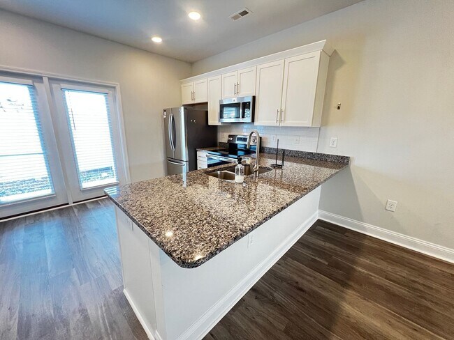 Building Photo - Available Now! - Pet Friendly 2 Bedroom, 2.5 Bath Townhome at Market Common! Cable and Internet I...