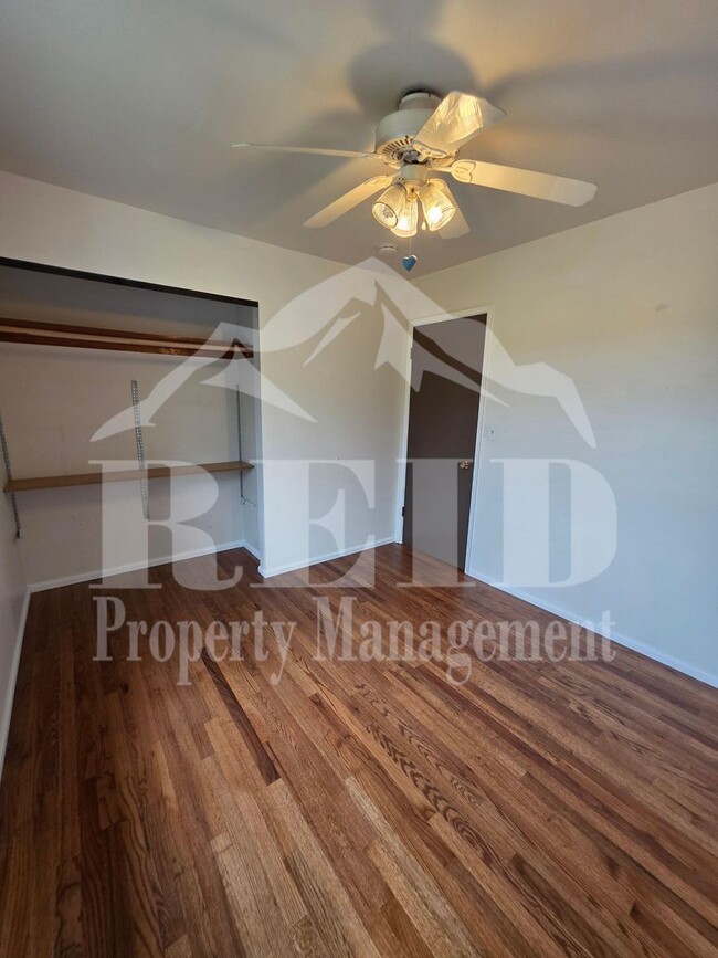 Building Photo - Central Kitsap Home with Large Fenced Yard Close to Shopping, Base, & Kitsap Lake
