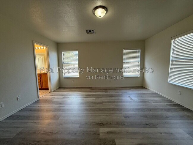Building Photo - 9503 N 82nd Ln