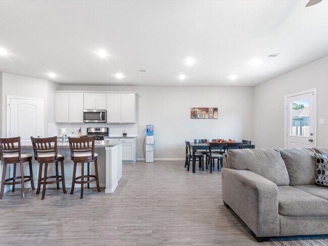 Building Photo - 10811 Violet Bloom Dr