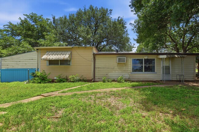 Building Photo - Great in Granbury