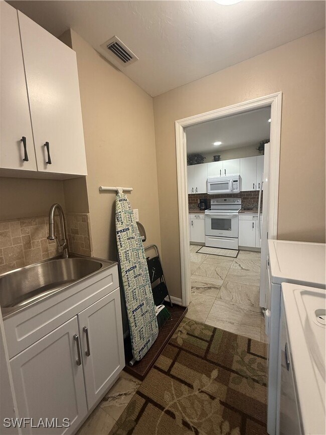 Building Photo - 1113 SE 20th Ct