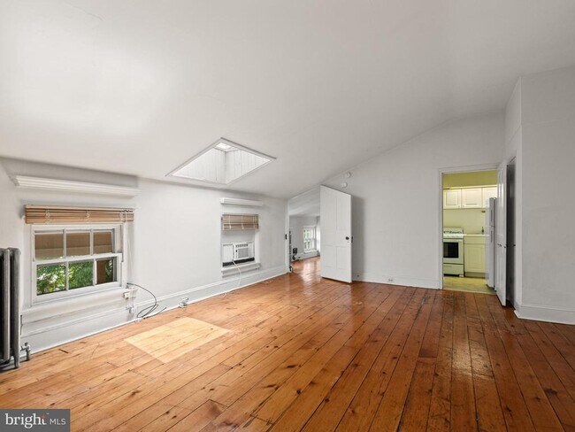 Building Photo - 318 N Matlack St