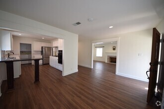 Building Photo - Beautiful 3 Bed 2 Bath Single Family Home