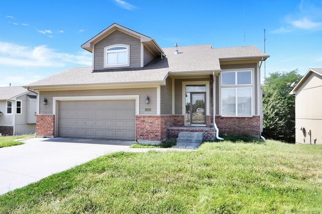 Building Photo - Beautifully Redone 2 Story Home!