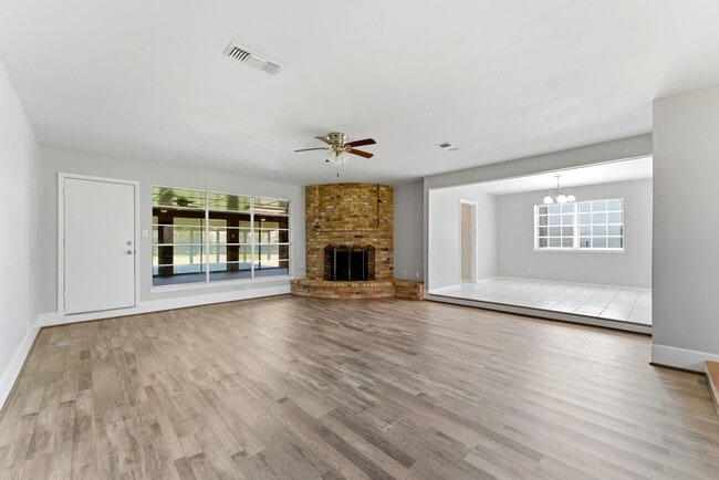 Building Photo - 18 Panorama Dr