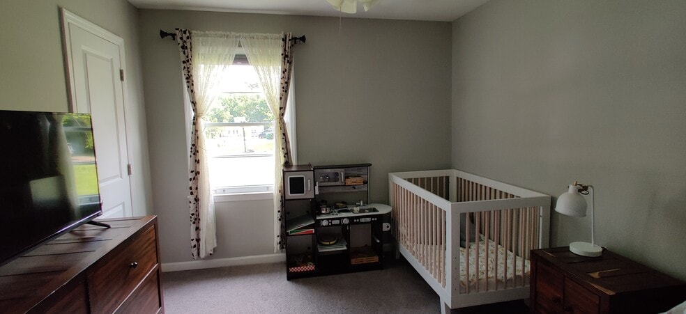 room #2 - 102 Anna Ct