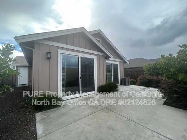 Building Photo - 3681 Hemlock St