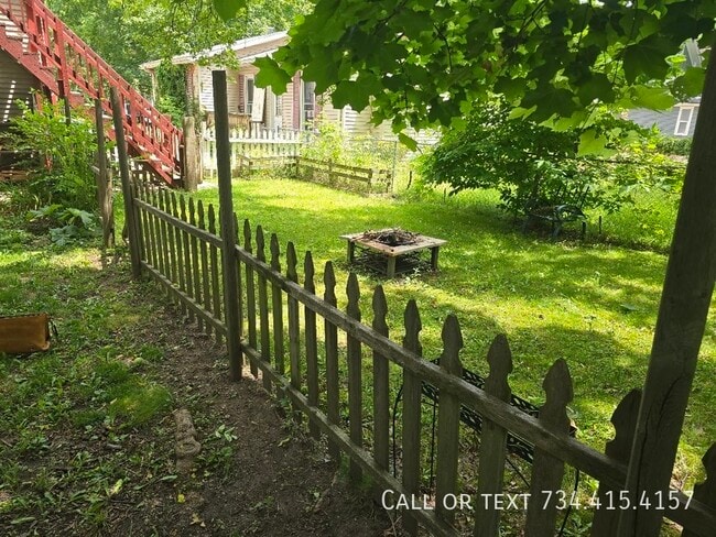 Building Photo - 110 E Summit-