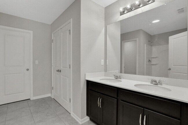 Building Photo - 12517 Creekside Mnr Dr